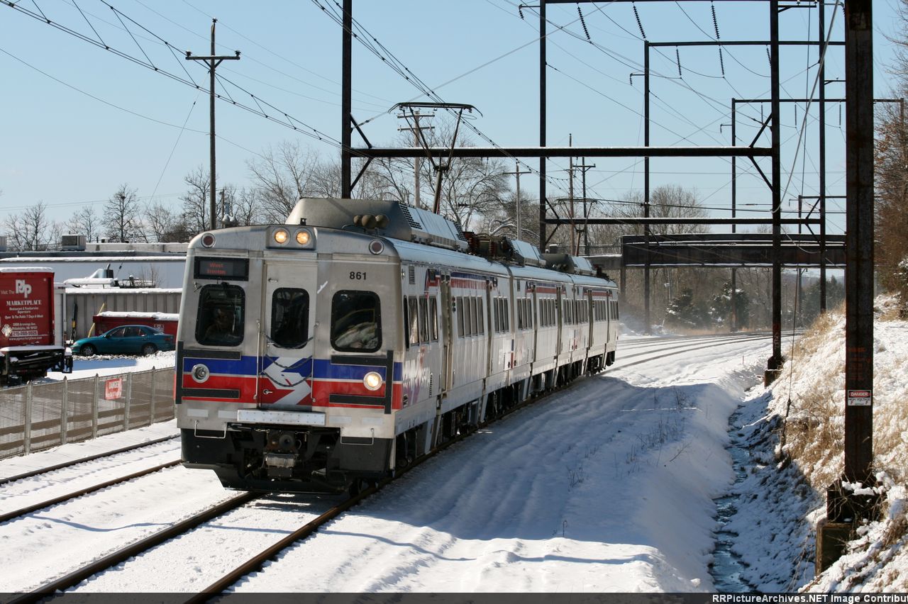 Train 4320 Arriving